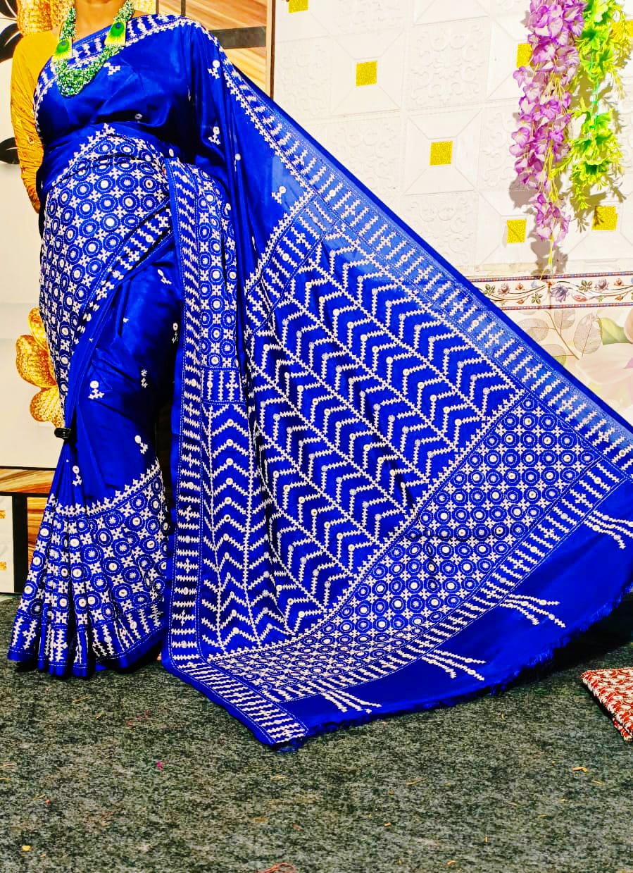 Gujrati Stitched Saree With Beautiful Mirror Work And Blouse Piece