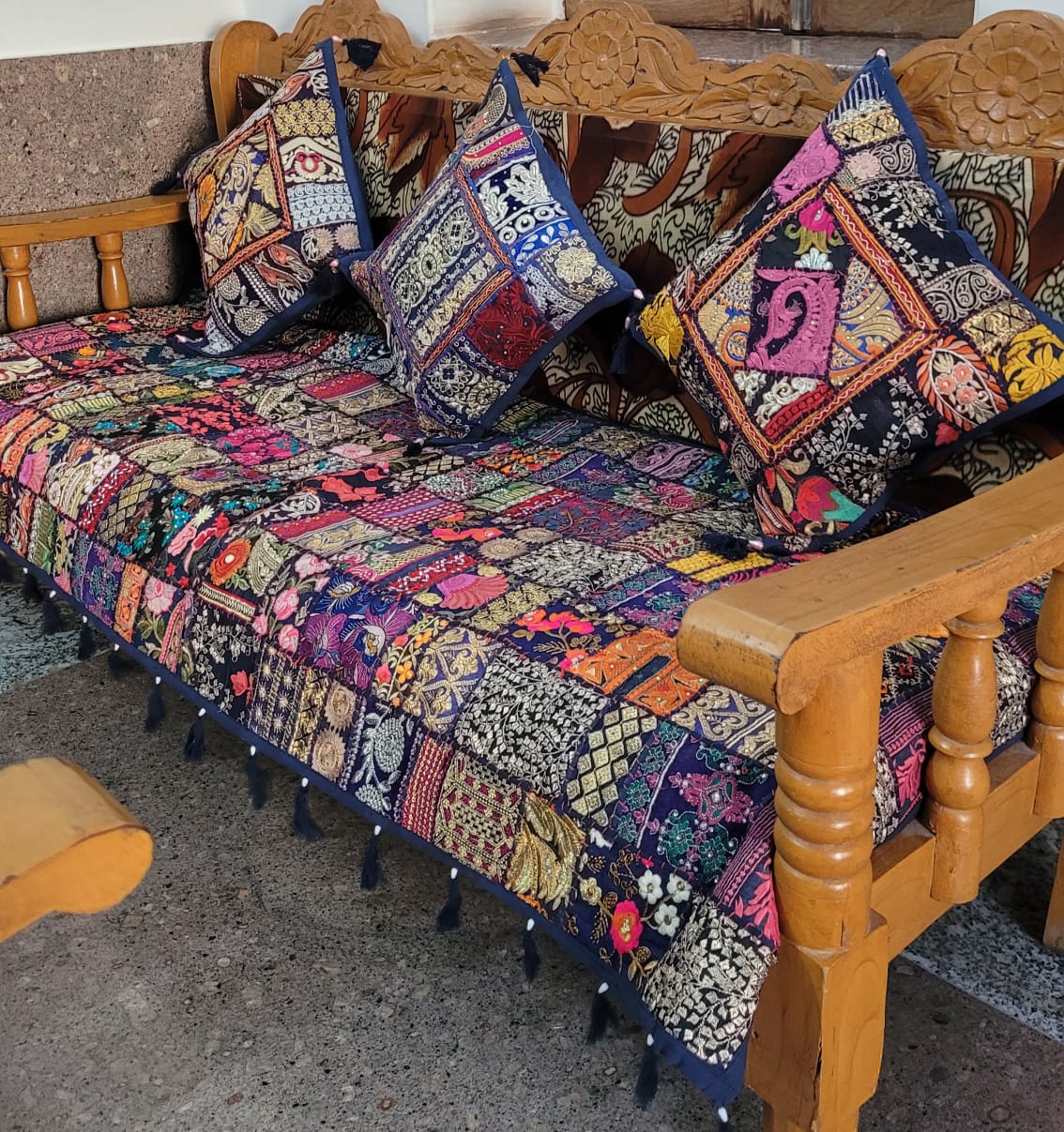 Exclusive handmade vintage style banjara work 3 seater sofa throw with 3cushioncovers